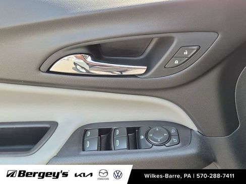 Used 2022 Chevrolet Equinox LT AWD/4WD image 14