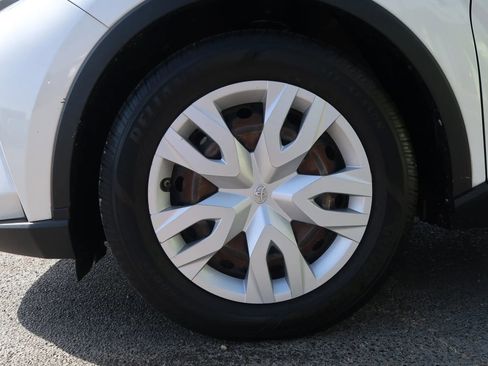 Used 2021 Toyota C-HR LE image 52