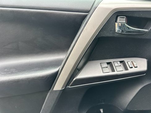 Used 2018 Toyota RAV4 XLE FWD image 10