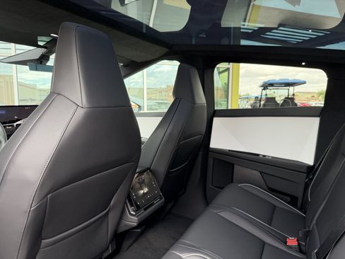 Used 2024 Tesla Cybertruck AWD Crew Cab image 39