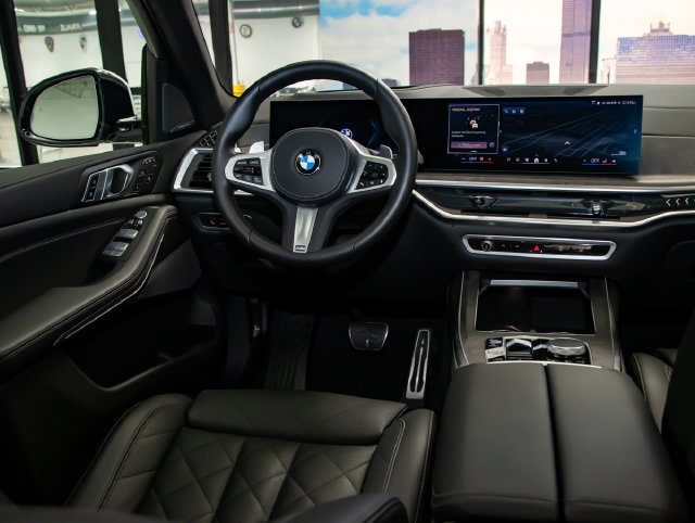 Used 2025 BMW X7 xDrive40i w/ M Sport Package AWD/4WD image 16