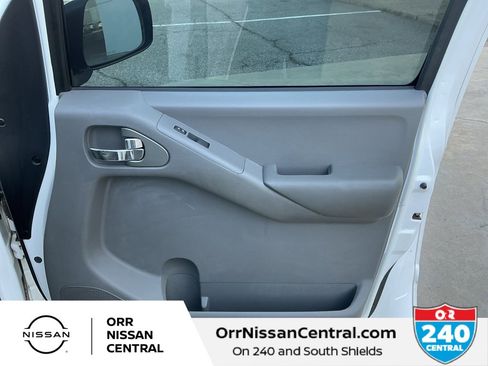 Used 2011 Nissan Frontier SV w/ SV Premium Utility Pkg image 10