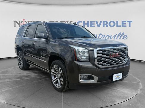Certified 2019 GMC Yukon Denali w/ Denali Ultimate Package AWD/4WD image 3