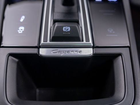 Used 2023 Porsche Cayenne Turbo AWD/4WD image 30