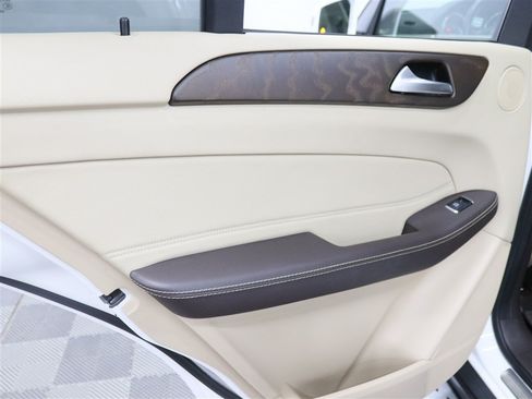 Used 2019 Mercedes-Benz GLE 400 4MATIC image 18