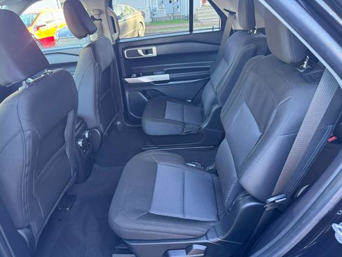 Used 2022 Ford Explorer XLT image 6