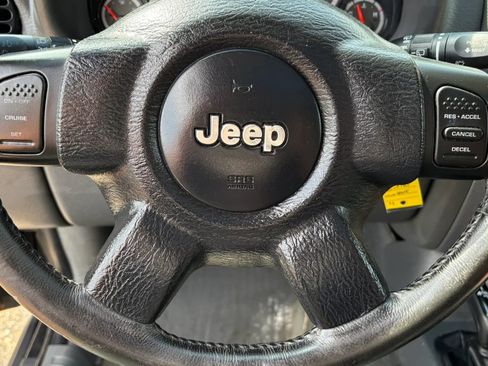 Used 2006 Jeep Liberty Sport AWD/4WD image 17