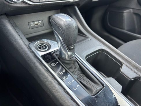 Used 2020 Nissan Sentra SV w/ Electronics Package FWD image 15