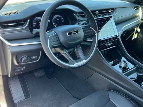 New 2025 Jeep Grand Cherokee Altitude image 15