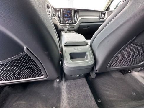 Used 2025 Volvo XC60 B5 Core AWD/4WD image 14