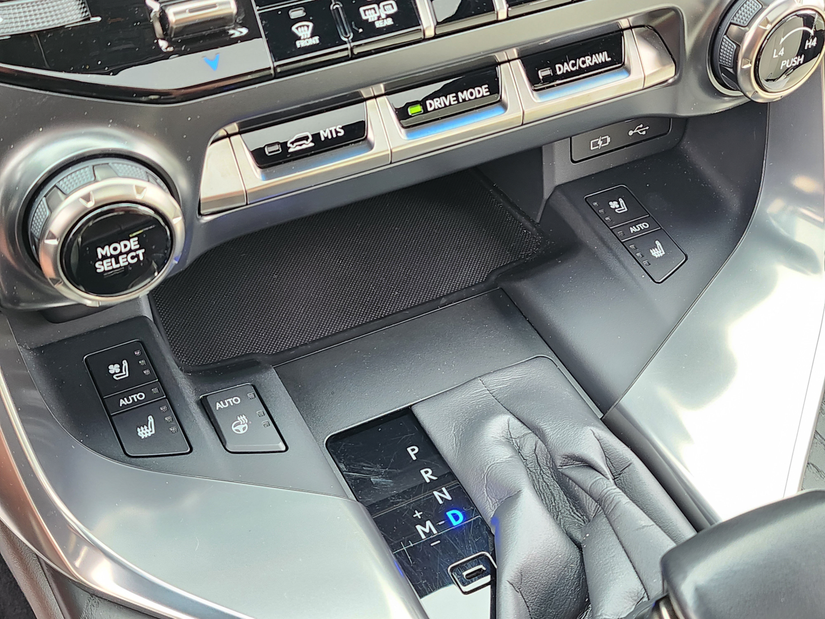 Used 2023 Lexus LX 600 4WD w/ Accessory Package (Z1) image 21