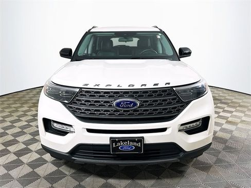 Used 2022 Ford Explorer XLT w/ Equipment Group 202A image 8