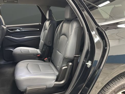 Used 2018 Buick Enclave Premium w/ LPO, Hit The Road Package AWD/4WD image 21