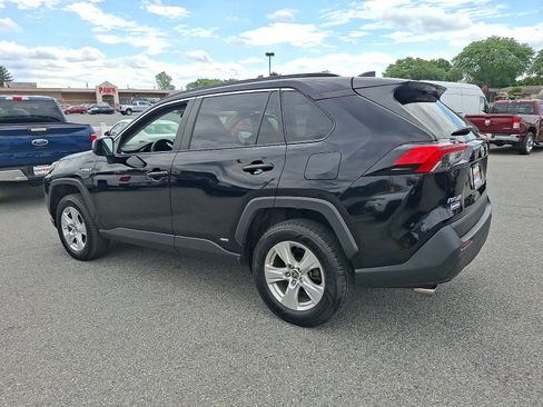 Used 2021 Toyota RAV4 LE AWD/4WD image 4