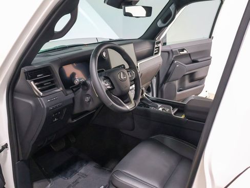 Used 2026 Lexus GX 550 w/ Accessory Package (2T) image 19