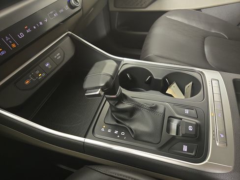 Used 2026 Kia Carnival FWD image 24