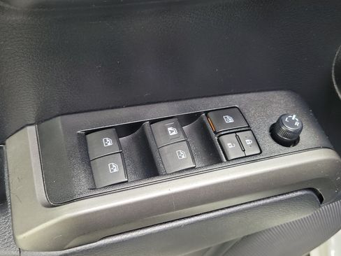 Used 2020 Toyota Tacoma SR5 RWD image 20