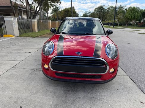 Used 2019 MINI Cooper 4-Door Hardtop w/ Signature Upholstery Package image 4