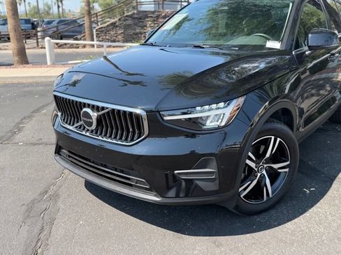 Used 2025 Volvo XC40 B5 Core AWD/4WD image 2