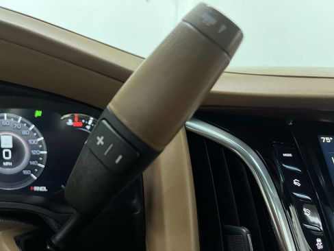 Used 2017 Cadillac Escalade ESV Platinum AWD/4WD image 24