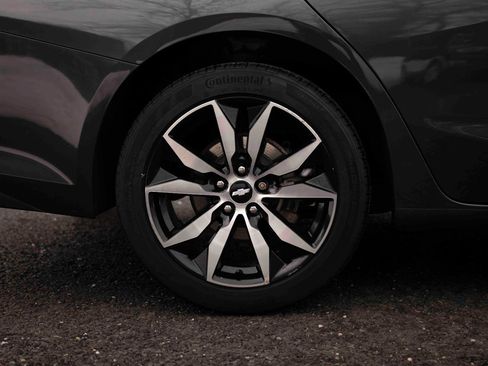 Used 2017 Chevrolet Malibu LT w/ Driver Confidence Package image 26