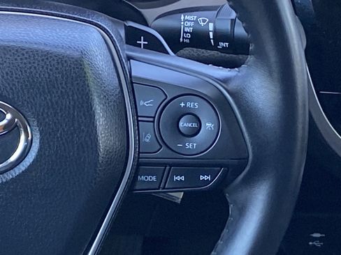 Used 2018 Toyota Camry SE FWD image 18