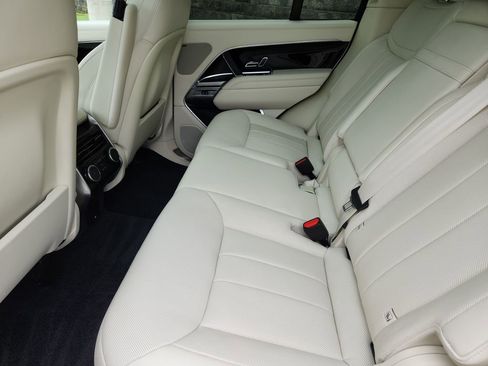 Used 2023 Land Rover Range Rover SE AWD/4WD image 5
