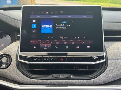 Used 2024 Jeep Compass Latitude AWD/4WD image 18