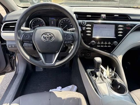 Used 2018 Toyota Camry LE FWD image 13