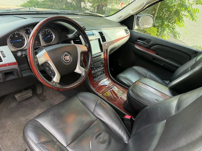 Used 2009 Cadillac Escalade AWD image 12