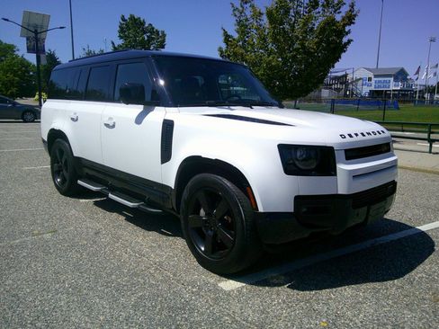 Used 2023 Land Rover Defender 130 X-Dynamic SE AWD/4WD image 9