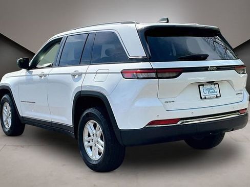 Used 2023 Jeep Grand Cherokee Laredo AWD/4WD image 4