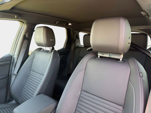 New 2026 Land Rover Discovery Sport Landmark AWD/4WD image 18