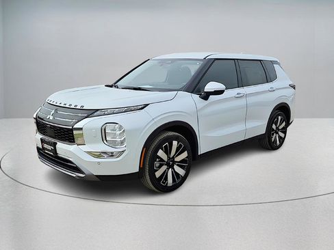 New 2026 Mitsubishi Outlander SE AWD/4WD image 2