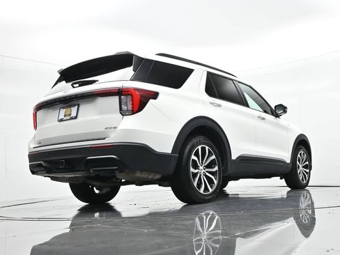 Used 2025 Ford Explorer ST-Line AWD/4WD image 24