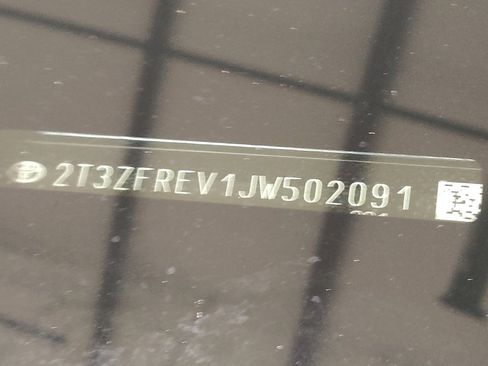 Used 2018 Toyota RAV4 LE image 33