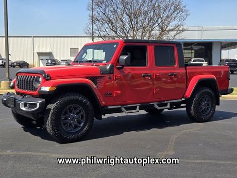 Used 2024 Jeep Gladiator Sport image 7
