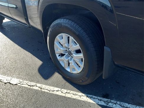 Used 2024 Nissan Frontier SV w/ SV Convenience Package image 10