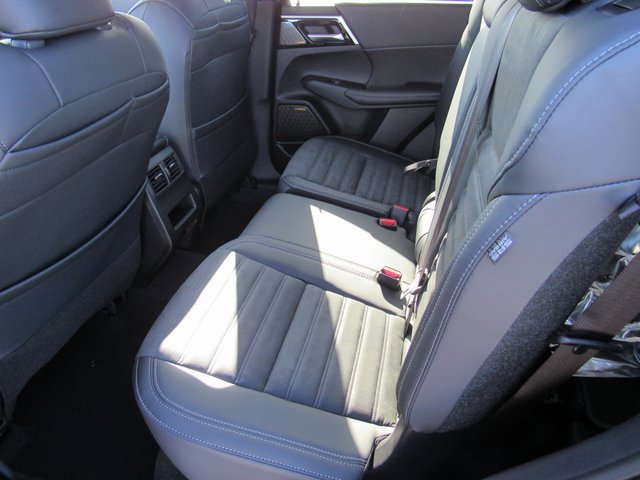 Used 2025 Mitsubishi Outlander SE FWD image 9