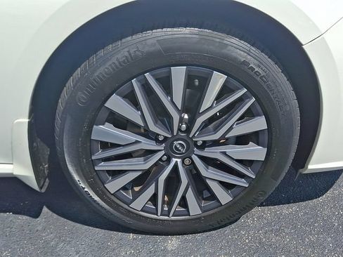Used 2023 Nissan Altima 2.5 SV AWD/4WD image 8