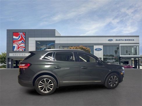 Used 2023 Lincoln Nautilus AWD image 2