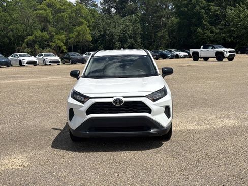 Used 2020 Toyota RAV4 LE FWD image 8
