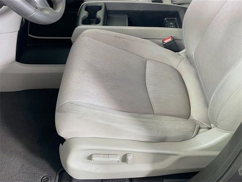 Used 2018 Honda Odyssey LX image 19