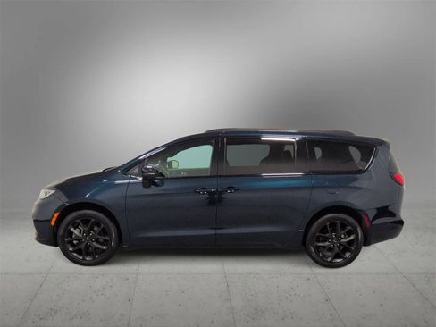 Certified 2023 Chrysler Pacifica Touring-L w/ S Appearance Package image 5