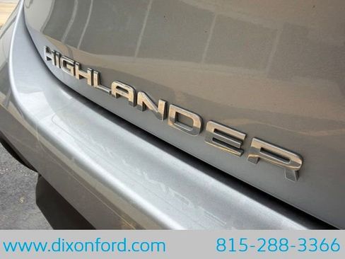 Used 2023 Toyota Highlander XLE AWD/4WD image 29