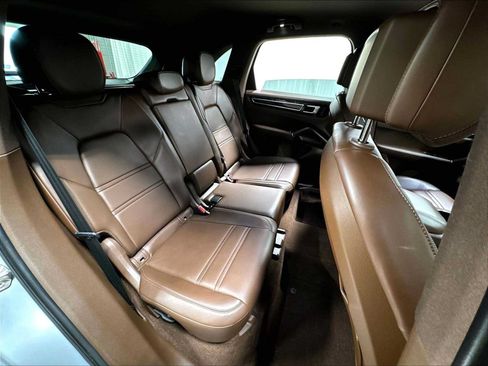 Used 2023 Porsche Cayenne AWD/4WD image 31