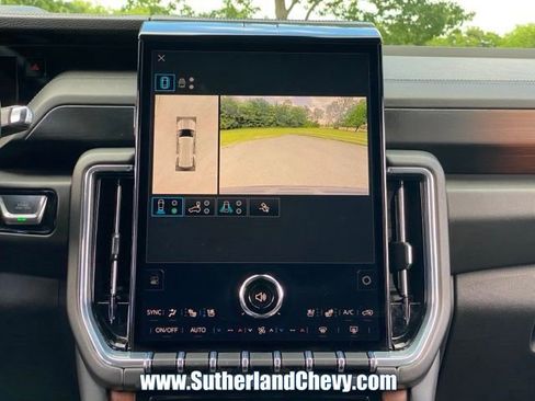 Used 2025 GMC Yukon Denali AWD/4WD image 35
