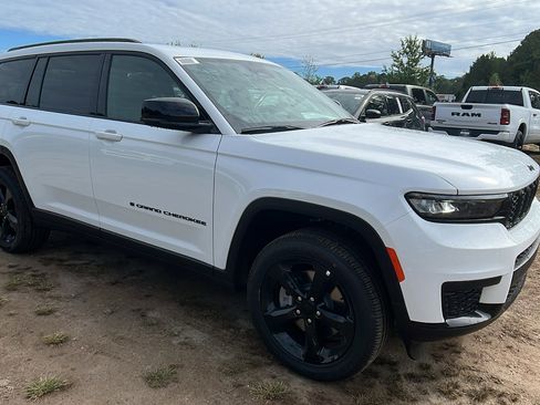 New 2025 Jeep Grand Cherokee L Altitude image 5