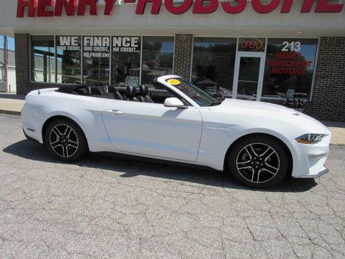 Used 2022 Ford Mustang Premium RWD image 9