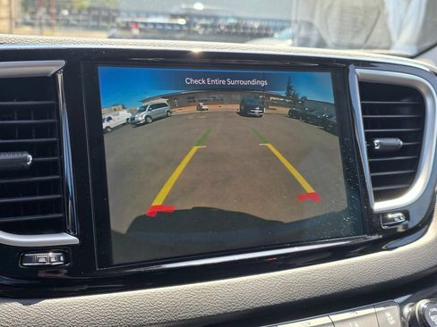 Used 2023 Chrysler Pacifica Touring-L FWD image 22